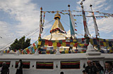 ボダナート（チベット仏教の巨大仏塔）は、常に多くの巡礼者であふれています。
